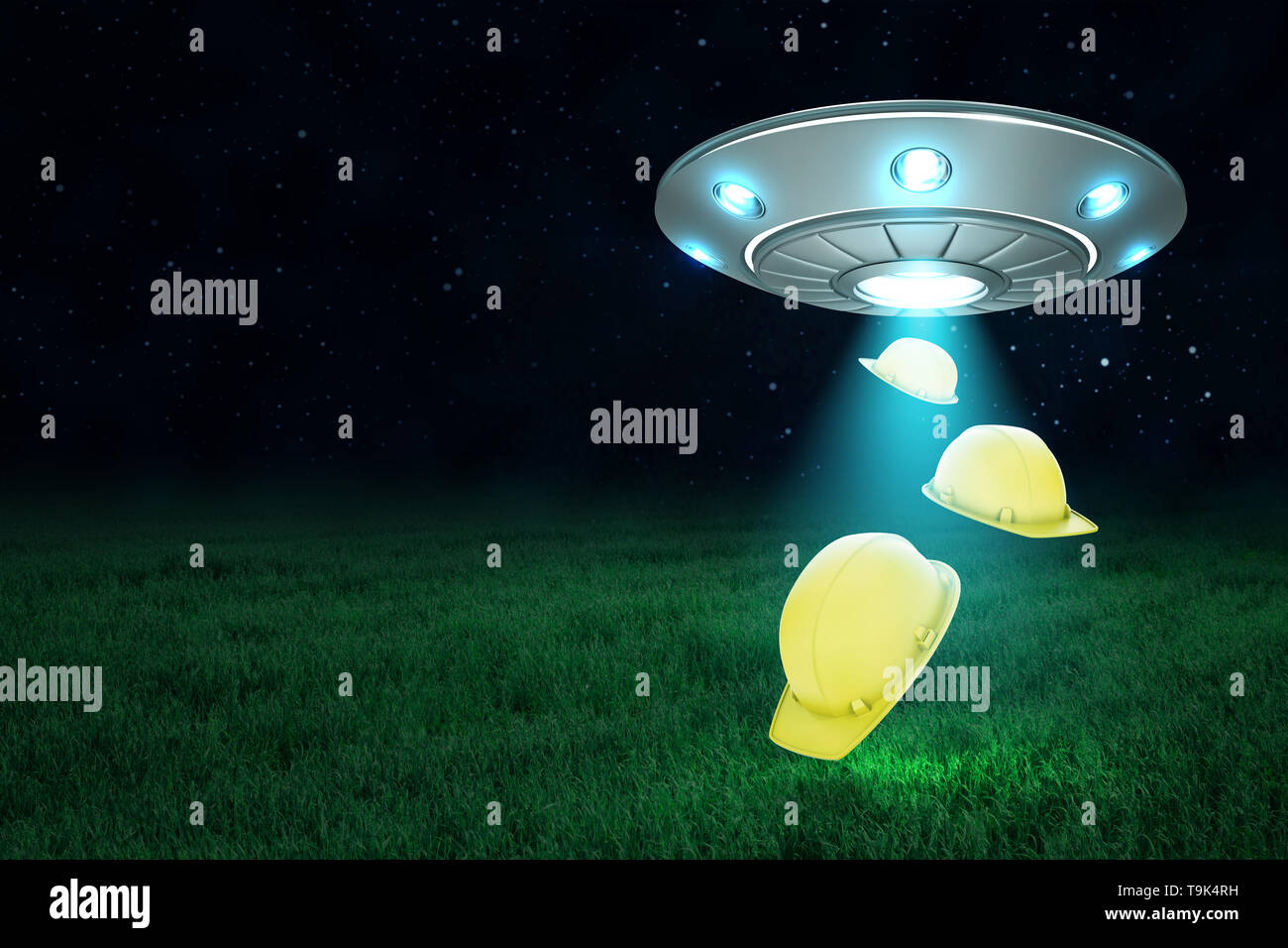 3D-Rendering von silber Metall UFO mit gelben Schutzhelmen auf dunklen Nachthimmel und grünem Gras Hintergrund Stockfoto