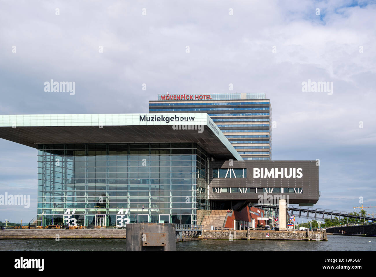 Äußere des Muziekgebouw Konzertsaal in Amsterdam, Niederlande Stockfoto