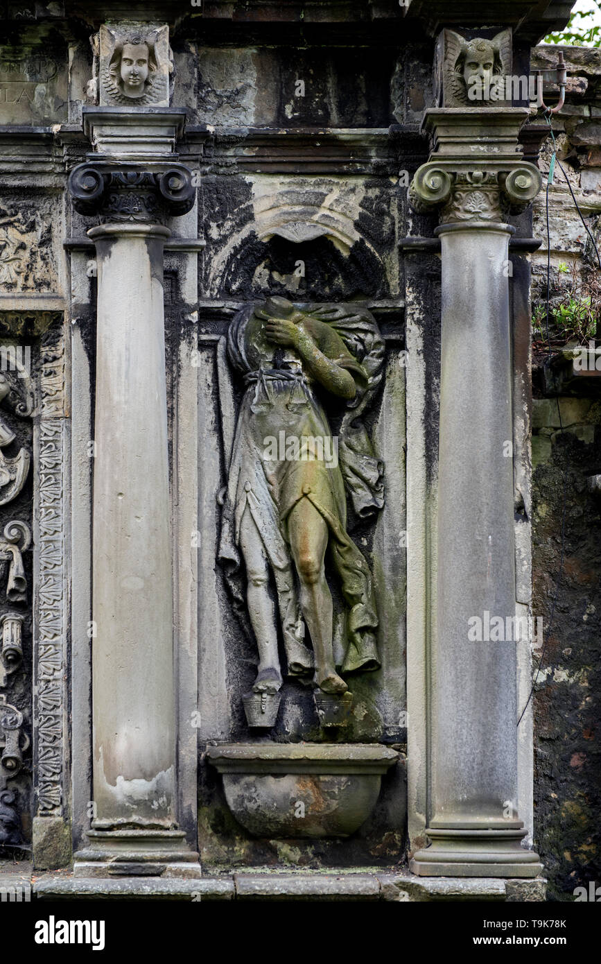 Detail der Wandgemälde aus dem 17. Jahrhundert Denkmal für Sir George Foulis Ravilston in der greyfriars Kirkyard, Edinburgh, Schottland, Großbritannien. Stockfoto