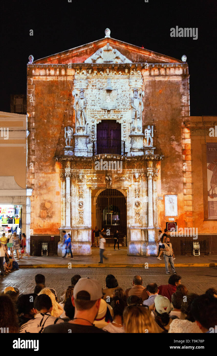 Merida Mexiko - Light Show am Abend erzählt die Geschichte der Montejo Familie auf das Haus von Montejo, Merida, Yucatan, Mexiko Lateinamerika Stockfoto