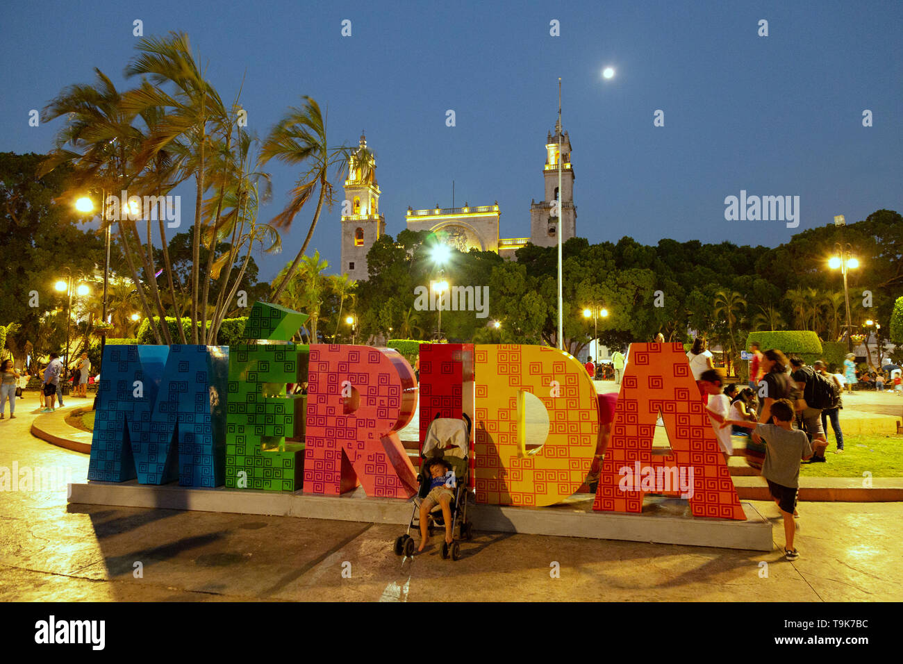 Merida Mexiko - Merida city Zeichen in der Nacht, die Plaza Grande, Merida, die Hauptstadt von Yucatan, Mexiko Lateinamerika Stockfoto