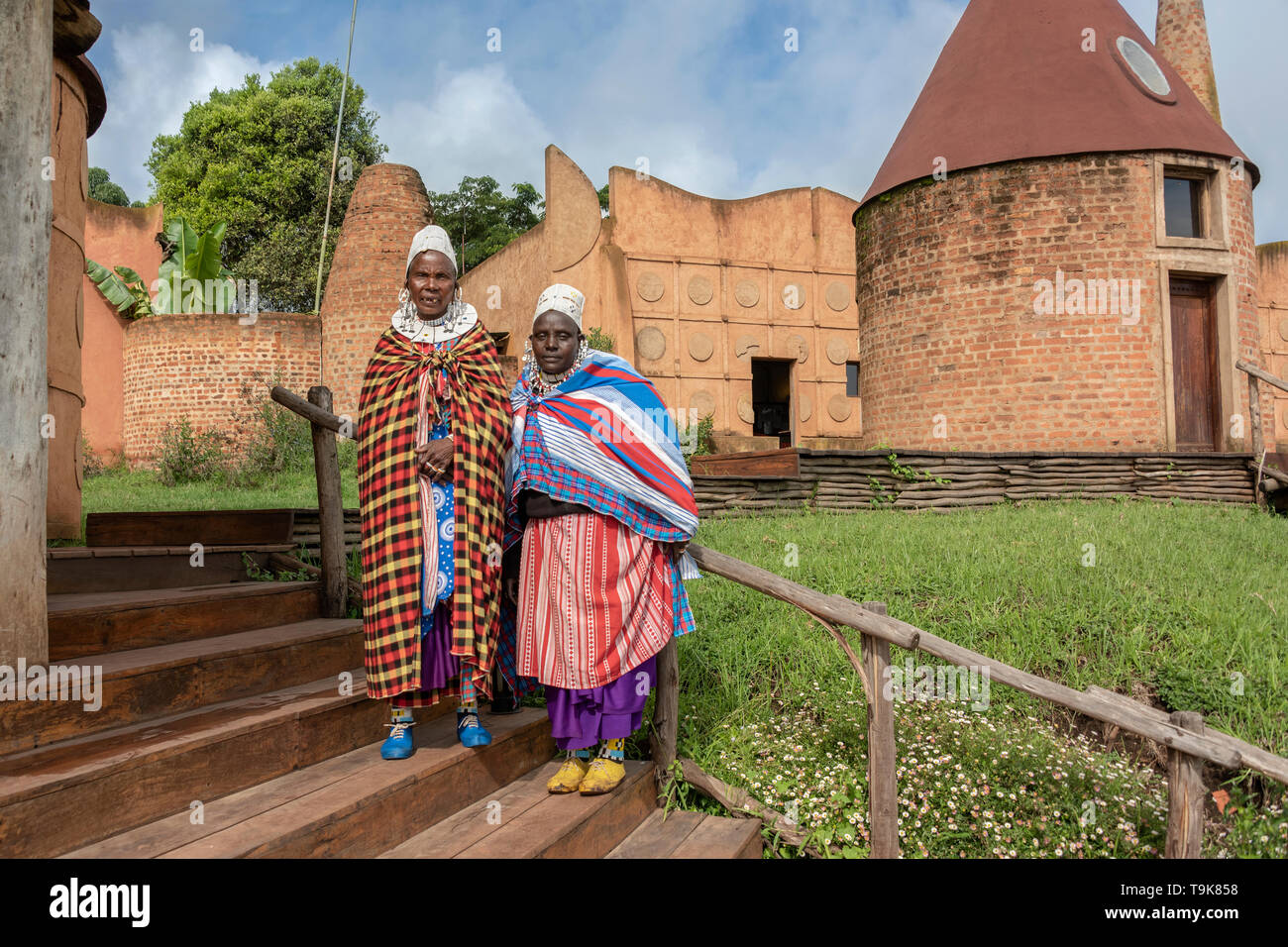 Maasai Frauen Ältesten in traditionellen Trachten, Ngorongoro Crater Lodge, Tansania Stockfoto