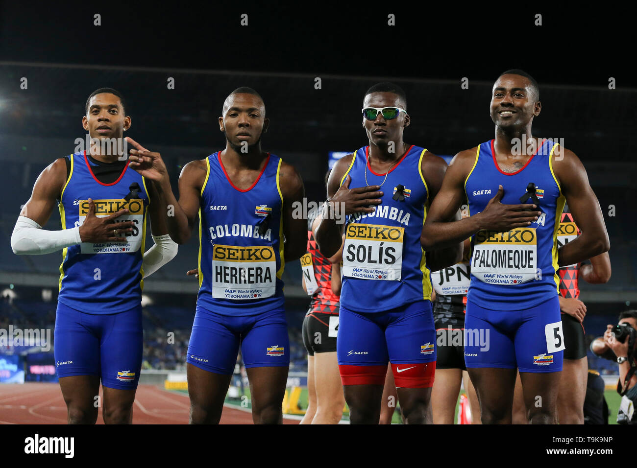 YOKOHAMA, Japan - 10. Mai: Bernado Yilmar Baloyes, Herrera, John Alexander Solis und Diego Palomeque von Kolumbien in die mens 4 x 400 m Staffel während der Tag 1 Der 2019 IAAF World Relais Meisterschaften an der Nissan Stadion am Samstag, den 11. Mai 2019 in Yokohama, Japan. (Foto von Roger Sedres für die Iaaf) Stockfoto