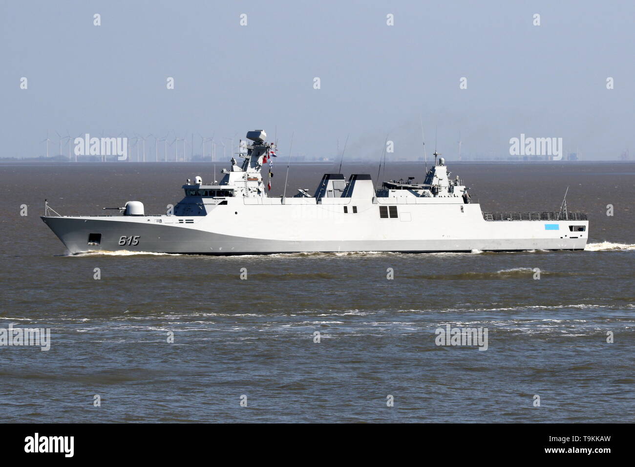 Die militärische Schiff Allal Beb Abdellah geht am 15. April 2019 Cuxhaven und weiter in Richtung Nordsee. Stockfoto
