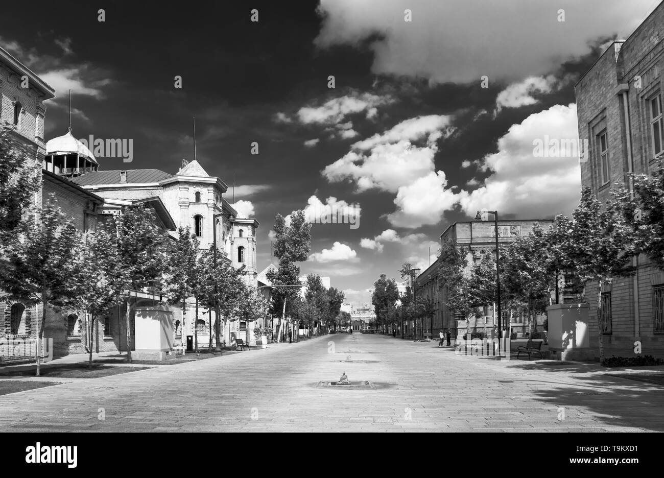 Schwarz-Weiß-Foto des Nationalgartens, einer historischen Stätte im Zusammenhang mit der Pahlavi-Ära, in der Hauptstadt der Islamischen Republik Iran, Teheran Stockfoto