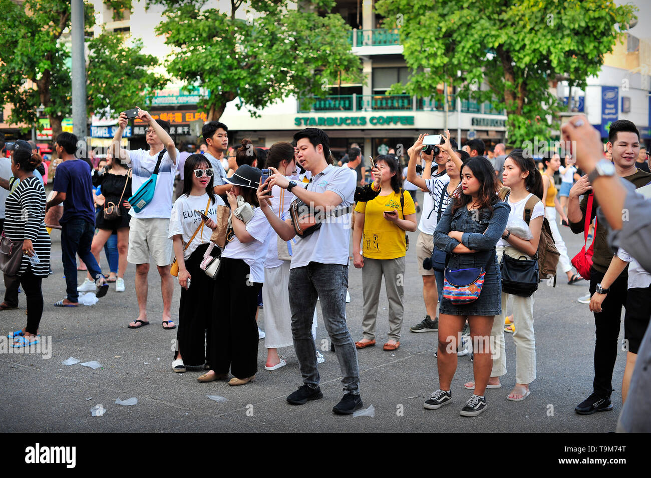Touristen an der Tha Phae Gate alte Stadt Chiang Mai Thailand Stockfoto