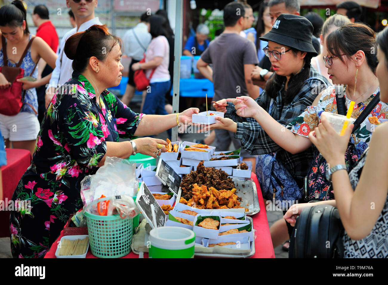 Walking Street Sonntag Markt auf ratchadamnoen Straße Chiang Mai Thailand Stockfoto