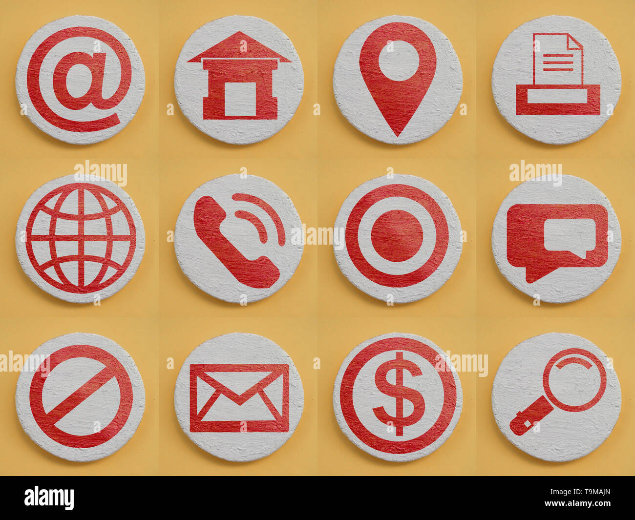 Einstellen der wichtigsten Symbole für die Website oder mobile Anwendung. Realismus Design Konzept. Rot lackiert Symbole auf weiße Textur Beschichtung runde Oberfläche. Einfach zu extr Stockfoto