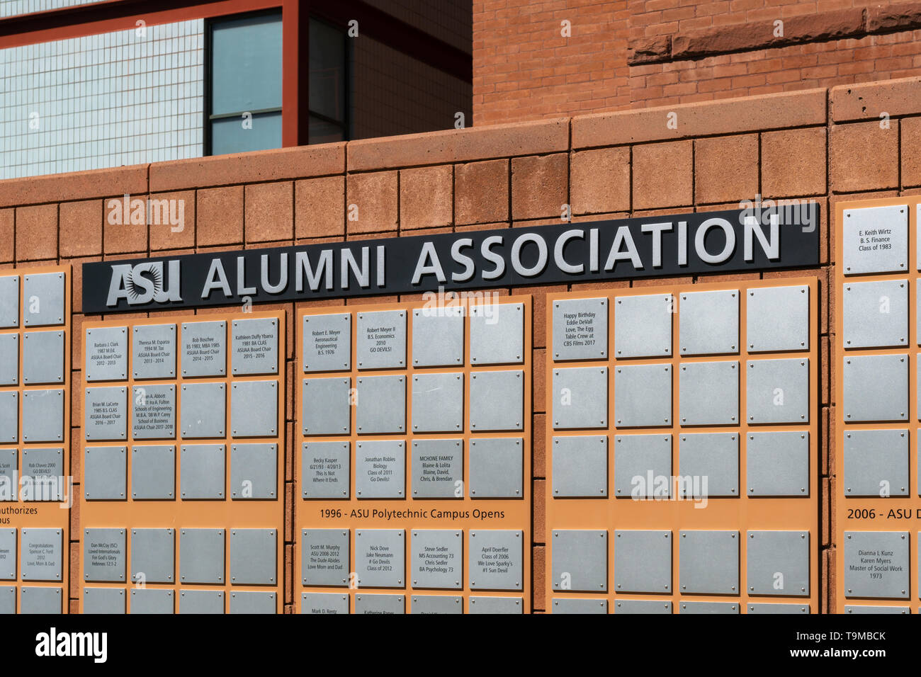TEMPE, AZ/USA - 10. APRIL 2019: ASU-Alumni Association Wand auf dem Campus der Arizona State University. Stockfoto