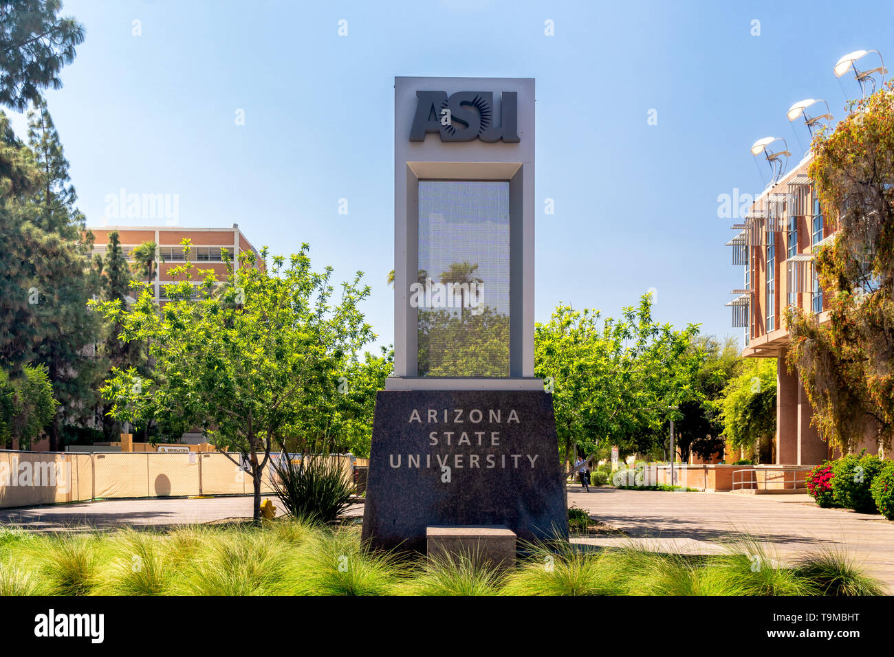TEMPE, AZ/USA - 10. APRIL 2019: Eingangsschild zum Campus der Arizona State University. Stockfoto
