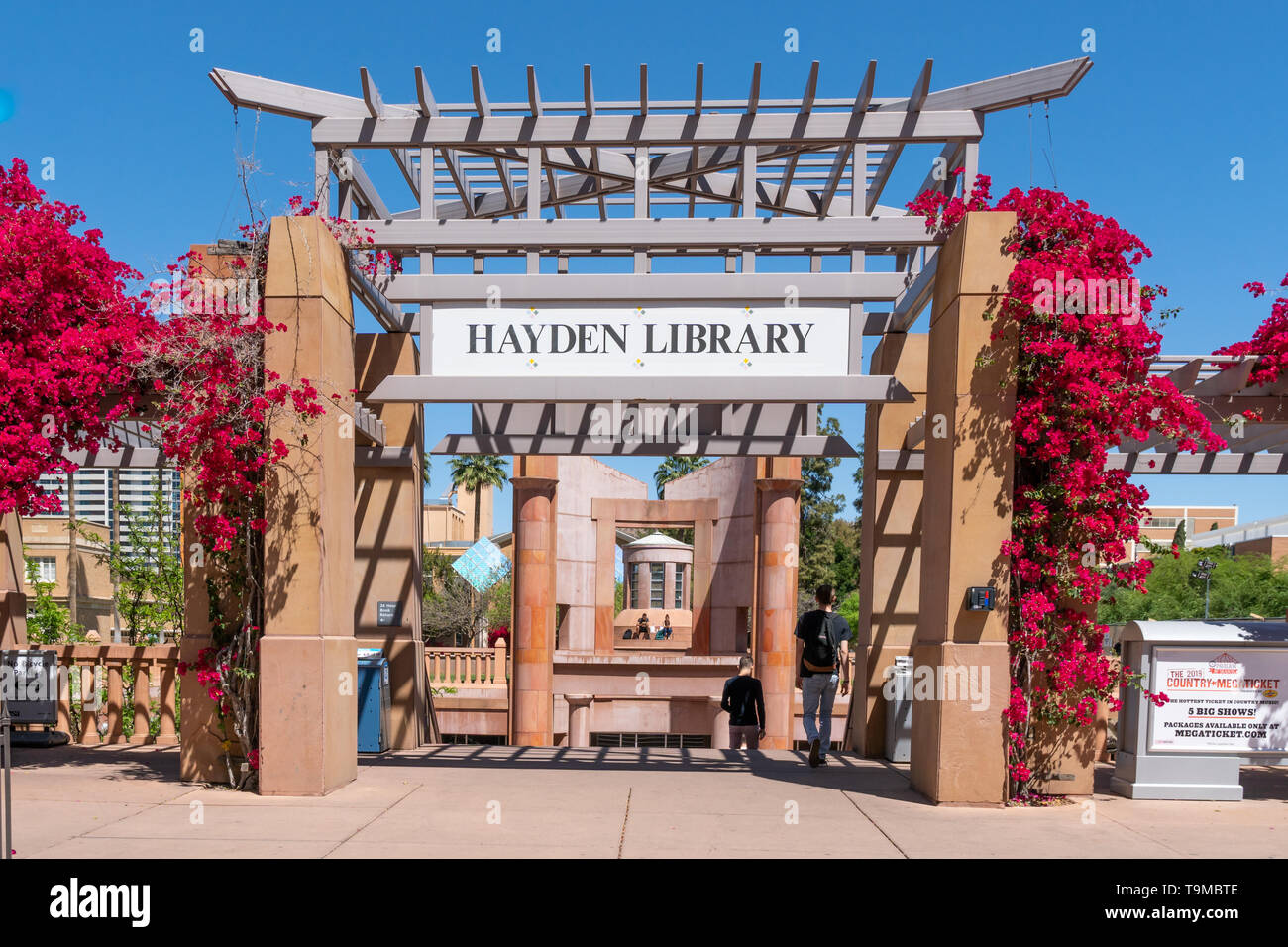 TEMPE, AZ/USA - 10. APRIL 2019: Nicht identifizierte Personen in Hayden Bibliothek auf dem Campus der Arizona State University. Stockfoto