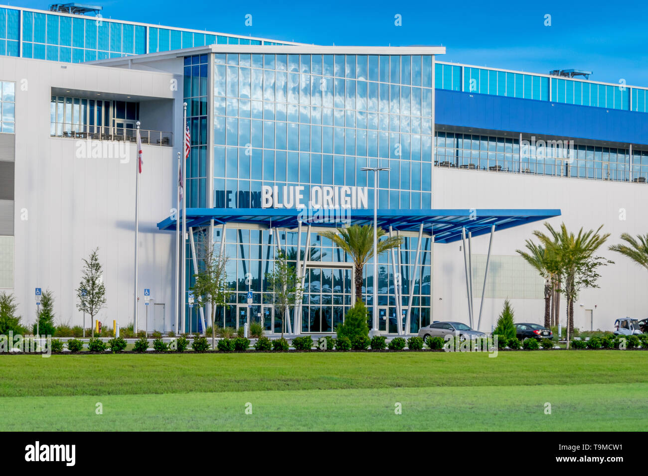 Kap Canaveral, Florida - Mai 12, 2019: Blau Herkunft Trägerrakete Produktion wurde von Jeff Bezos gegründet und ist nahe dem Eingang zum t Stockfoto