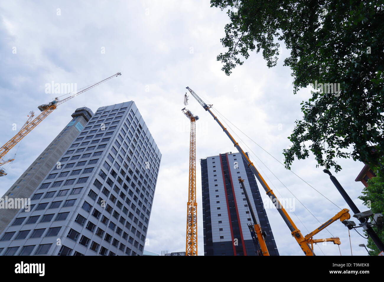 Bau eines Turmdrehkrans in Leeds, die helfen werden, das höchste Gebäude in Yorkshire bei 37 Stockwerke hoch bauen Stockfoto