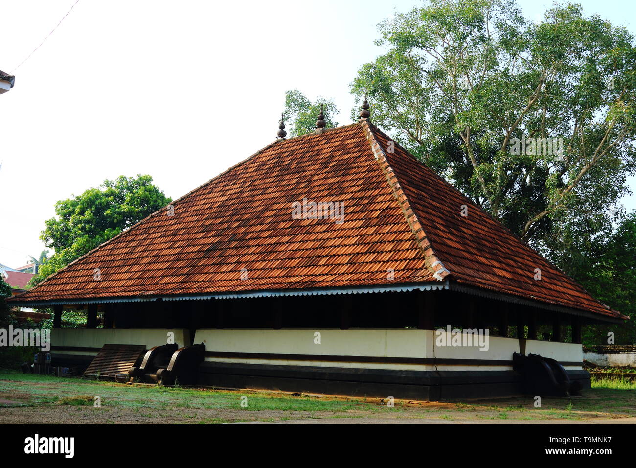 Thirumoozhikkulam Moozhiklulam Lakshmanaperumal Tempel in der Nähe von Angamaly, Ernakulam Dist. Kerala. Einer der vier großen Tempeln in 'Nalambala darsan' Stockfoto