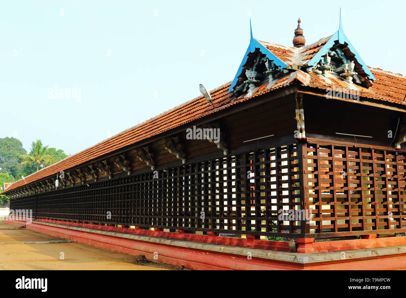 Thirumoozhikkulam Moozhiklulam Lakshmanaperumal Tempel in der Nähe von Aluva und Angamaly, Ernakulam Dist. Kerala. Einer der vier großen Tempeln, in dem Gläubigen besuchen als Teil der 'Nalambala darsan' Stockfoto