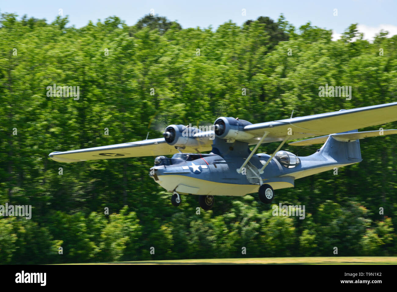 Ein restauriertes PBY Catalina während des Starts in der 2019 Virginia Beach militärische Luftfahrt Museum WWII zeigen. Stockfoto