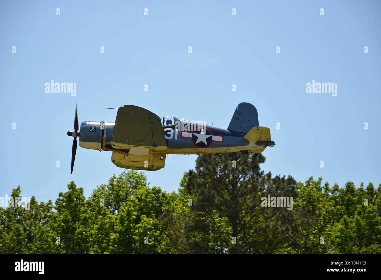 Ein Corsair während des Starts in der 2019 Virginia Beach militärische Luftfahrt Museum WWII zeigen. Stockfoto