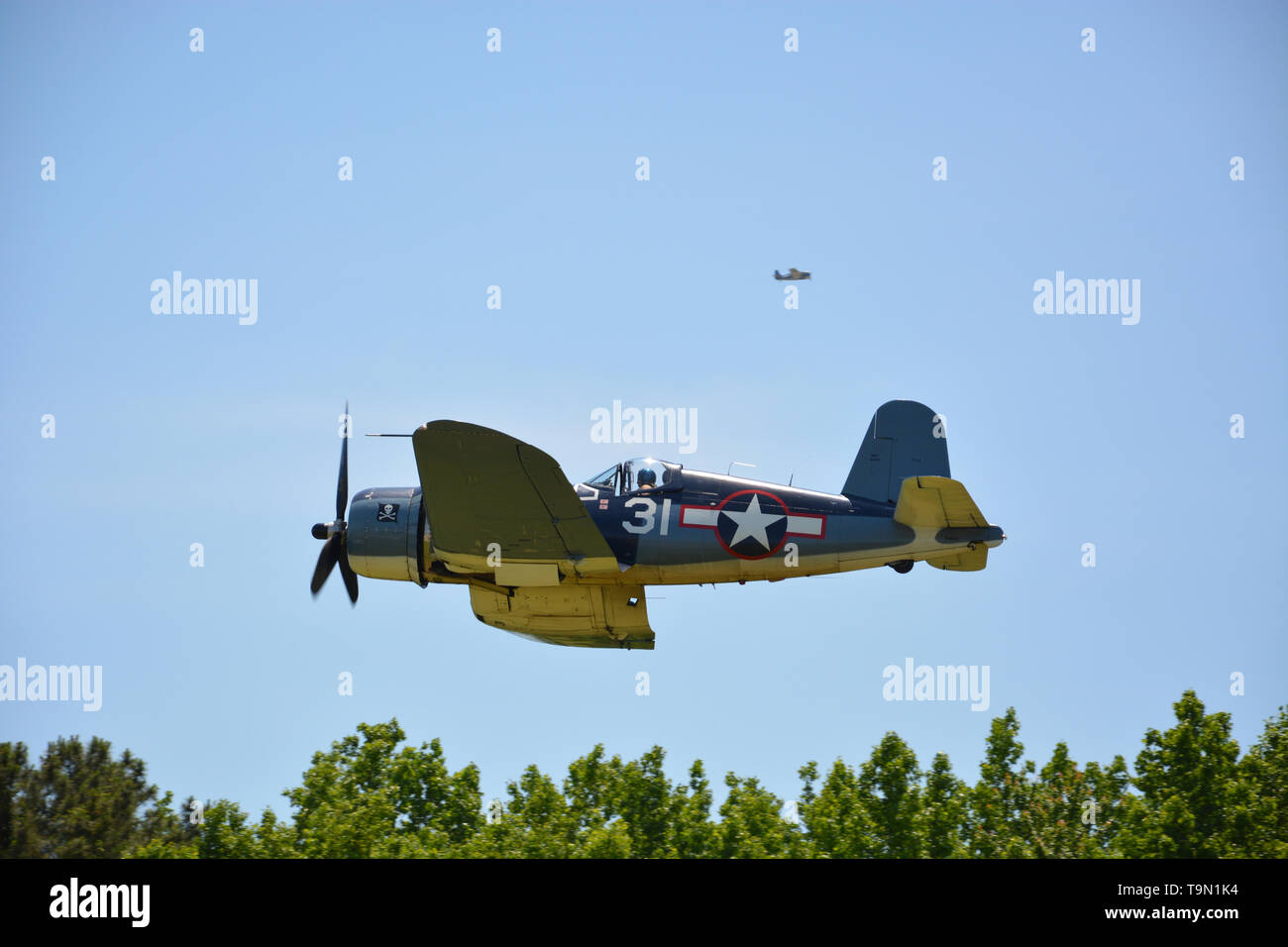 Ein Corsair während des Starts in der 2019 Virginia Beach militärische Luftfahrt Museum WWII zeigen. Stockfoto