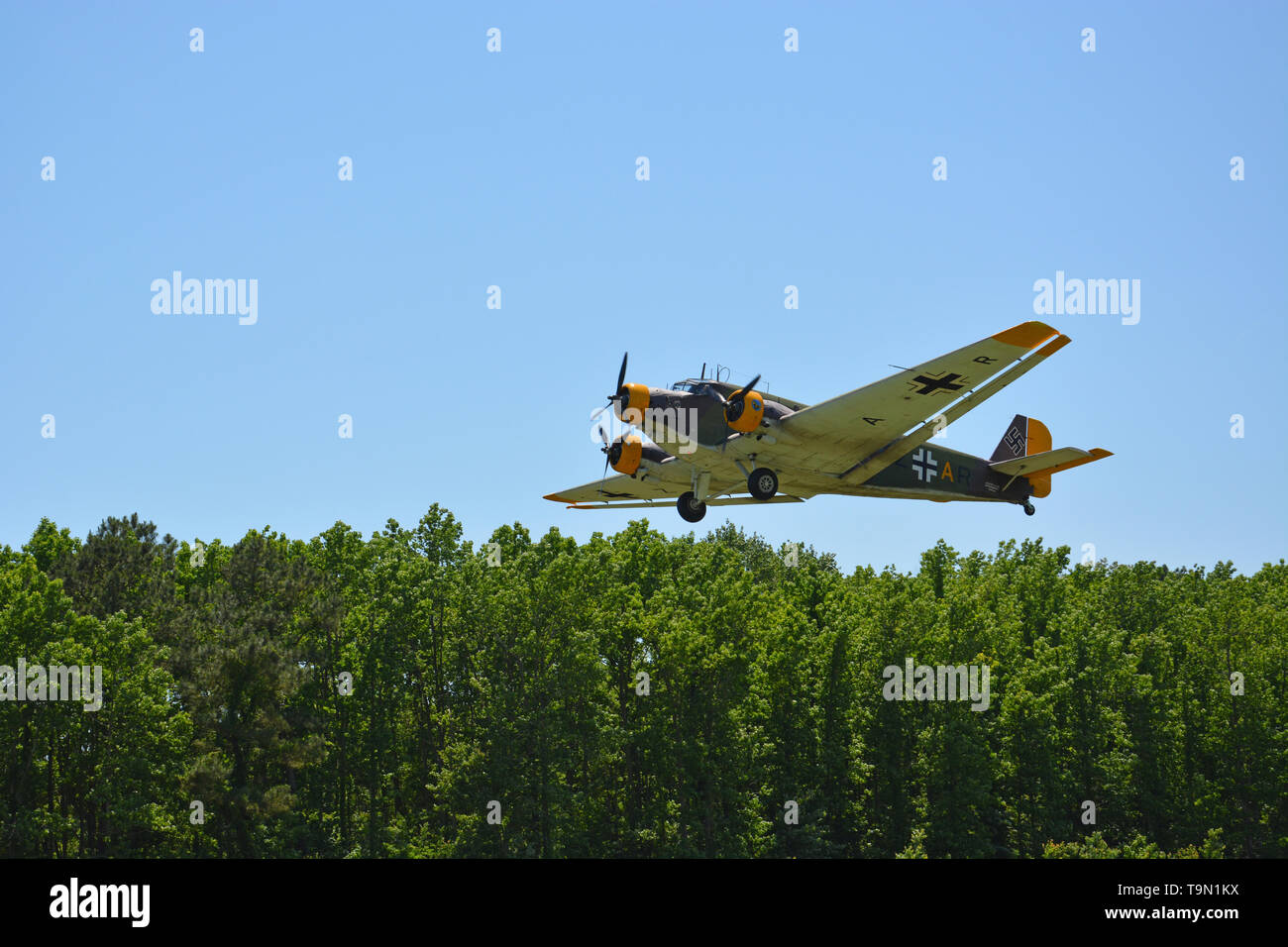 Ein restauriertes Junkers JU 52 bei Start im 2019 Virginia Beach militärische Luftfahrt Museum WWII zeigen. Stockfoto