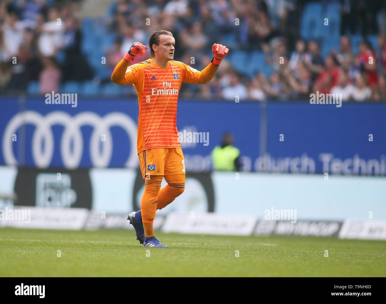 Hamburg, Deutschland. 19 Mai, 2019. firo: 19.05.2019, Fußball, 2.Bundesliga, Saison 2018/2019, 34. Spieltag, HSV Hamburg Hamburg Hamburg - MSV Duisburg Leo Lacroix (HSV Hamburg Hamburg Hamburg) schießt/kopft Ziel auf 1:0/Jubel/goaljubel goalie Tom Mickel (HSV Hamburg Hamburg Hamburg) | Verwendung der weltweiten Kredit: dpa/Alamy leben Nachrichten Stockfoto