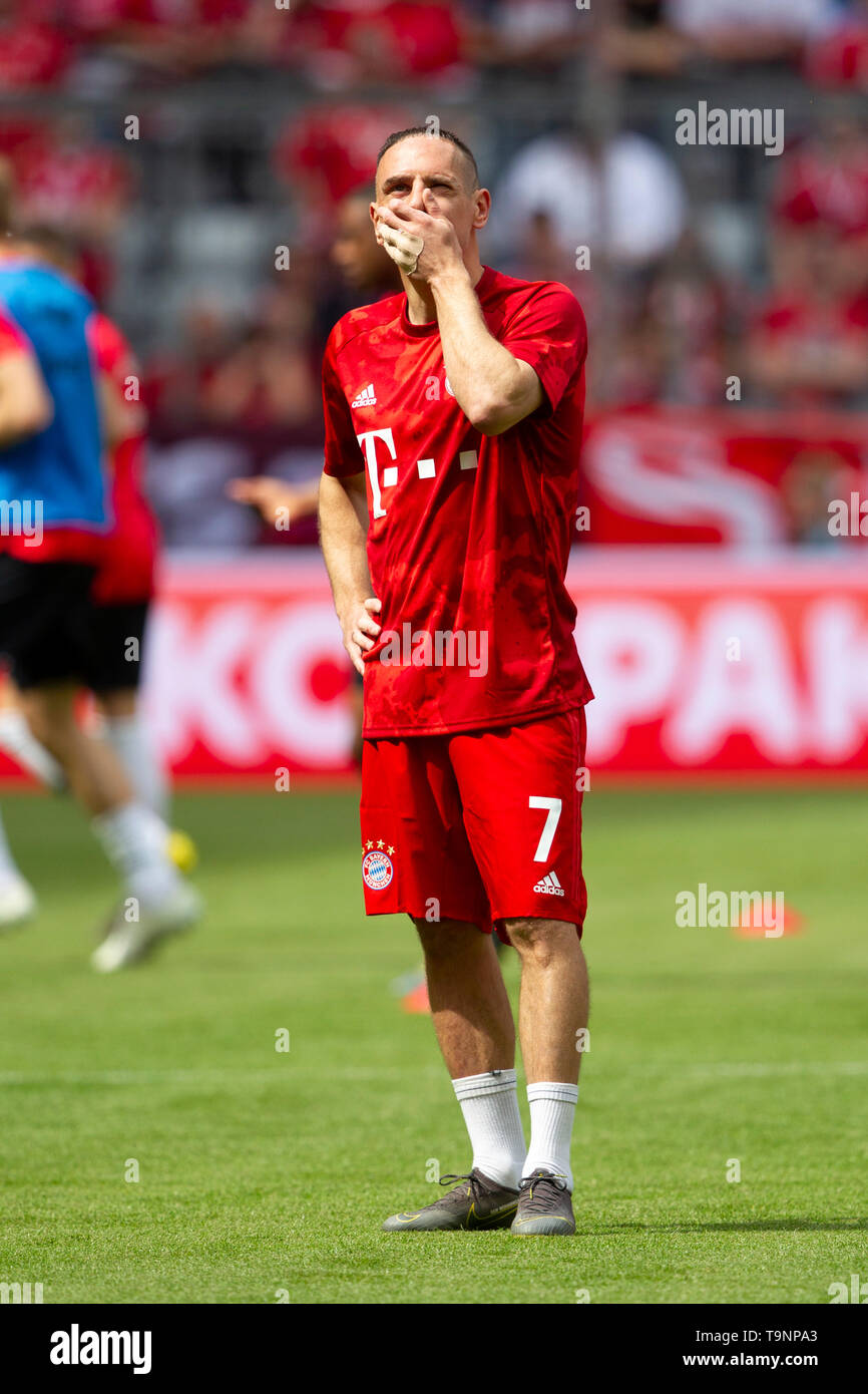 München, Deutschland. 18 Mai, 2019. Abschied. Franck Ribery (Nr. 7, M) zerquetscht Tränen. Fußball, FC Bayern München (M) - Eintracht Frankfurt (F) 5:1, Deutscher Meister. 1. Fussballbundesliga, 34. Spieltag, Saison 2018/2019, am 18.05.2019 in München/ALLIANZARENA/Deutschland. Anmerkung der Redaktion: DFL Regelungen die Verwendung von Fotografien als Bildsequenzen und/oder quasi-Video zu verbieten. | Verwendung der weltweiten Kredit: dpa/Alamy leben Nachrichten Stockfoto