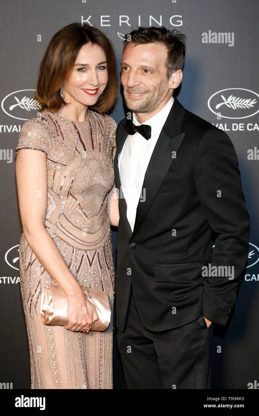 Elsa Zylberstein und Mathieu Kassovitz an der Kering und Cannes Film Festival Offizielles Abendessen während des 72. Filmfestival in Cannes am Place de la Castre am 19. Mai 2019 in Cannes, Frankreich Stockfoto