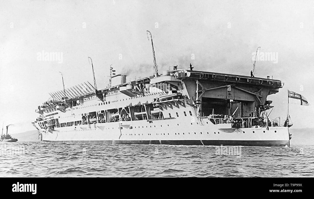 Royal Navy HMS mutige Flugzeugträger Stockfoto