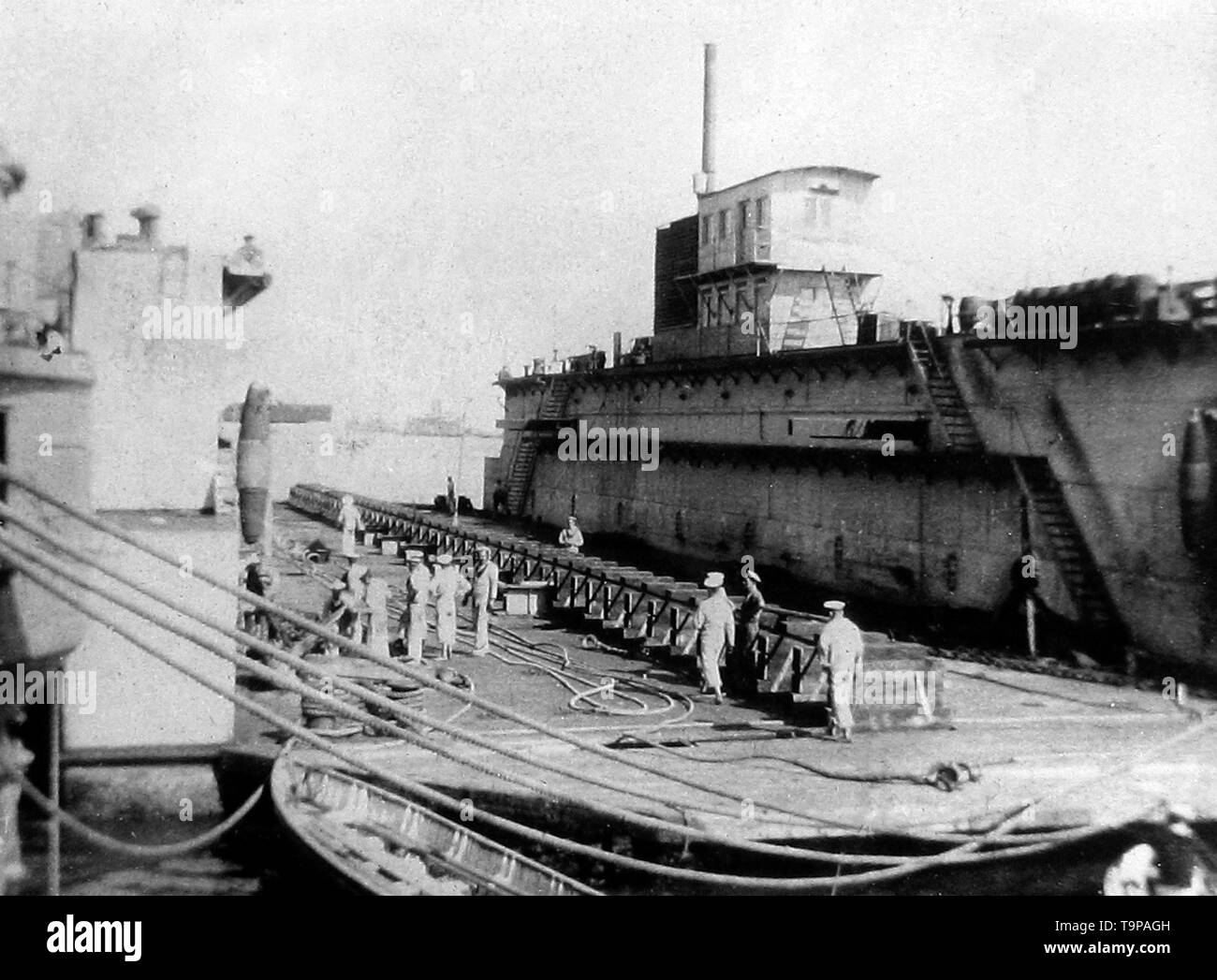 Royal Navy HMS Implacable in Port Said, Ägypten, neben Nov 1915 Deutsche Trockendock erfasst Stockfoto