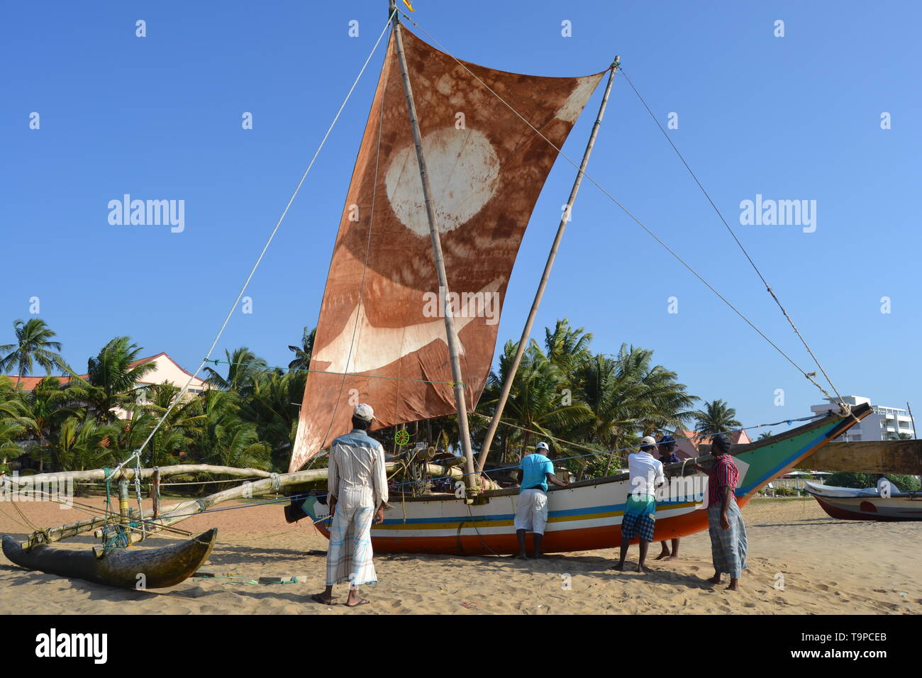 Traditionelle Sri Lanka angeln Schiff am Strand von Negombo Stockfoto