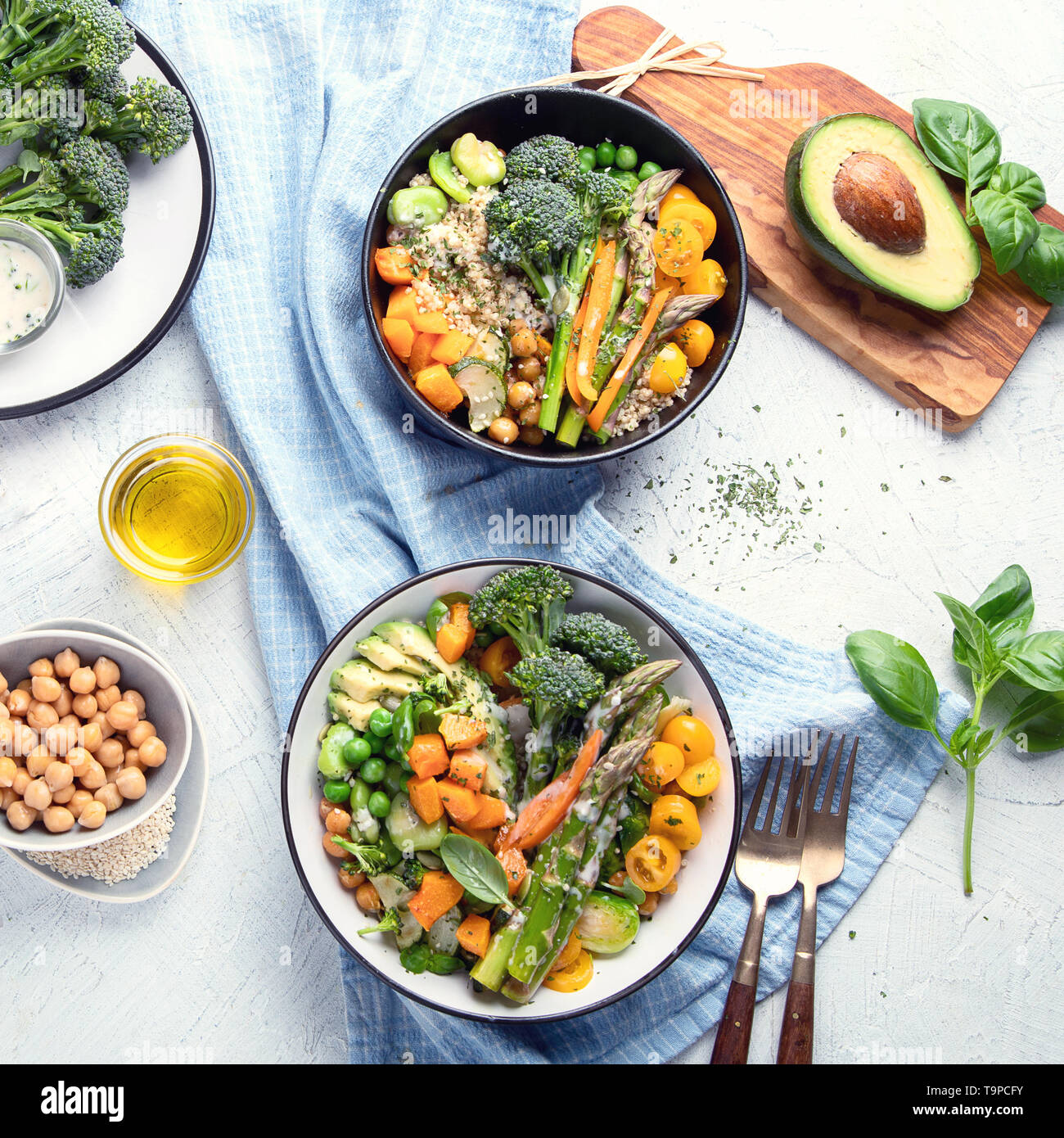 Vegetarische buddha Schalen. Gesunde Ernährung Konzept. Vegan, sauber und detox Diät essen. Ansicht von oben Stockfoto
