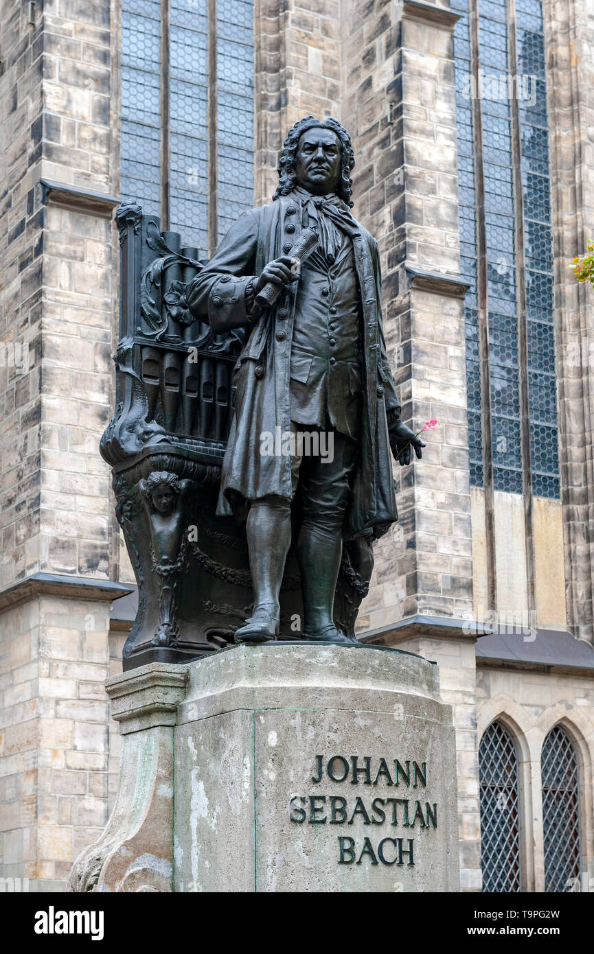 Leipzig, Deutschland - Oktober 2018: die Statue von Johann Sebastian Bach, weltberühmten Komponisten, bei St. Thomas Kirche in Leipzig, Deutschland Stockfoto