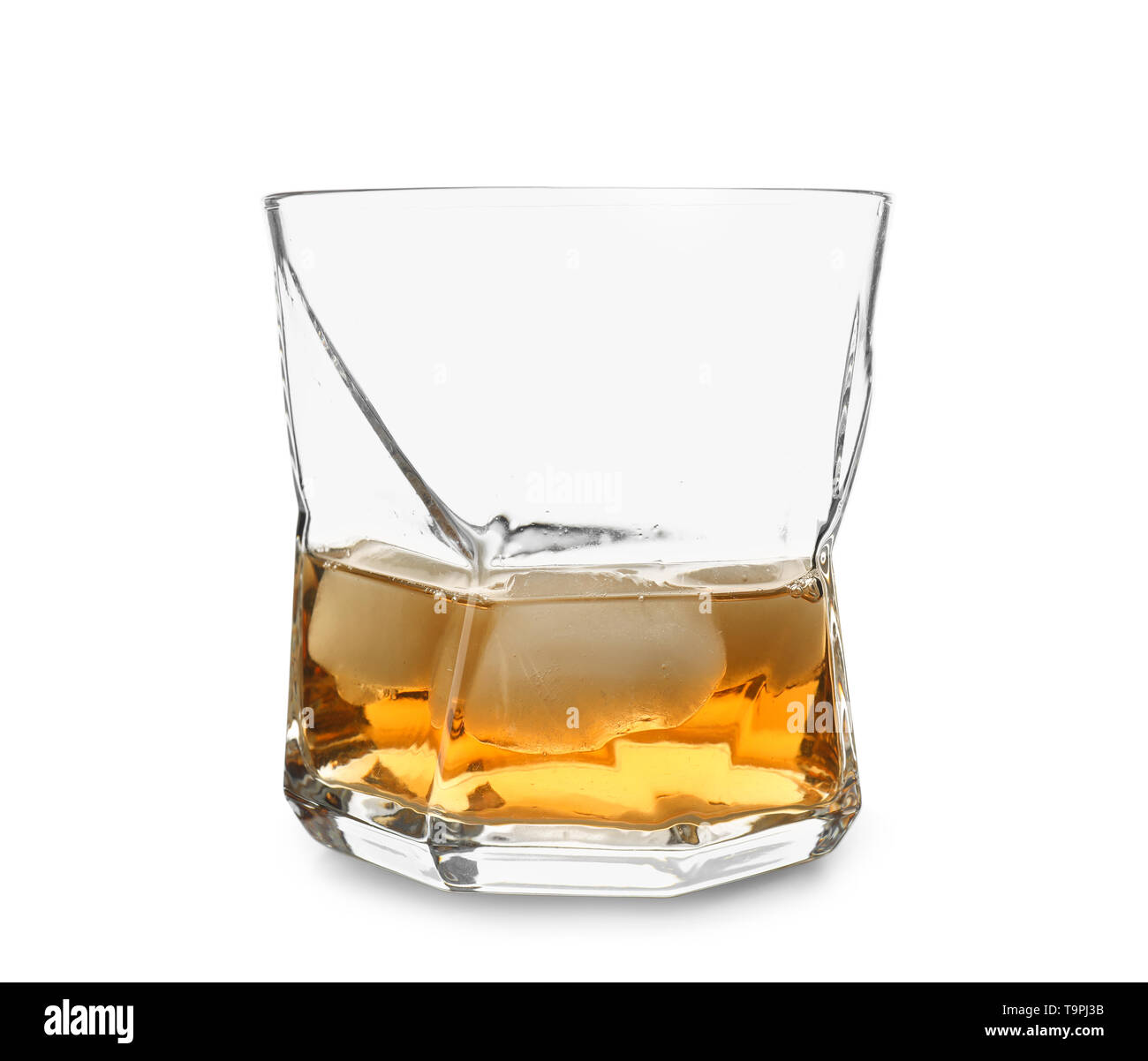 Glas Whiskey auf weißem Hintergrund Stockfoto