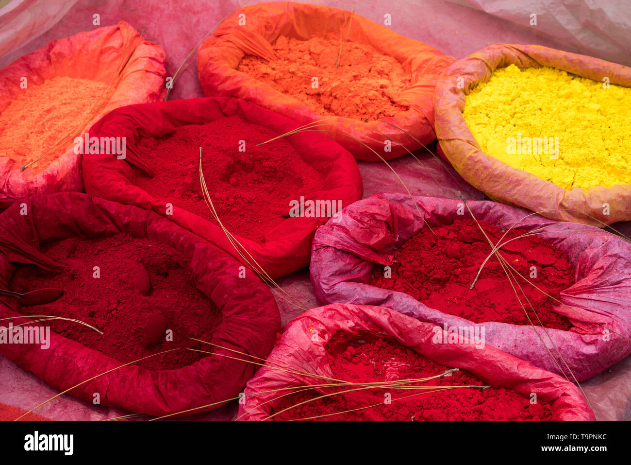 Farbige Farbstoffe in Kathmandu, Nepal verkauft Stockfoto