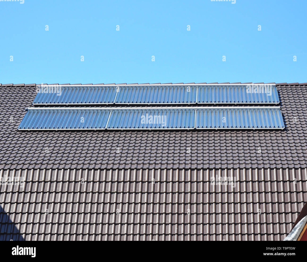 Nahaufnahme auf Solar Panels. Heizung Wasser Solar Panels. Stockfoto