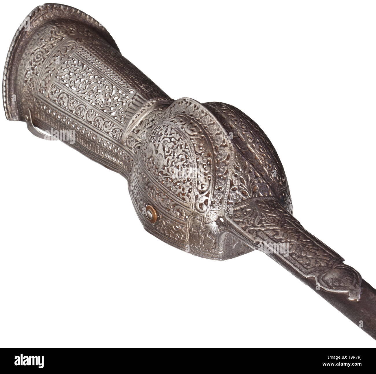 Eine indische Pata, Tanjore, 17. Jahrhundert lang, doppelte Klinge genietet, an der Wurzel mit gemeißelten Blumen montiert. Leicht openwork eiserne Hand und Handgelenk guard mit niedrigeren Cannon ornamental mit Blättern Tiere eingraviert. Die inneren Unterarm bar und Grip sind spätere Ergänzungen. Länge 132 cm. Früh und gut erhaltenen Pata. historischen, historische, 17. Jahrhundert, Additional-Rights - Clearance-Info - Not-Available Stockfoto