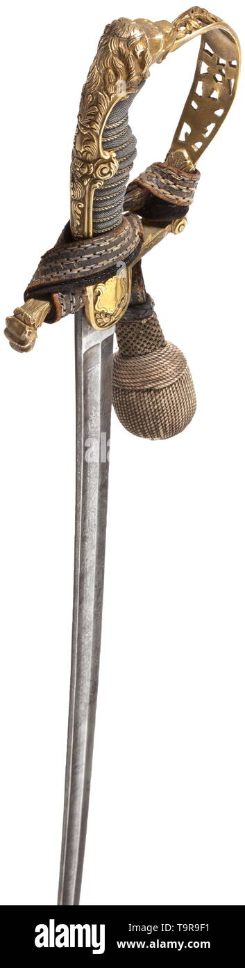Einen Löwenkopf Säbel für Offiziere Uhlan privat gekauft. Leicht gebogene single-umrandete mit fullers auf beiden Seiten der Klinge, jede Seite mit Ranke und Trophäe Dekoration geätzt, die Basis mit der seltene Hersteller Marke" C.K. & Co." Zwischen zwei gekreuzte Schwerter. Achsschenkelgehäuse - Bogen Griff aus NE-Metallen (Reste von vergoldung) großzügig in Relief dekoriert, die Vorderseite languet mit zwei gekreuzten Lanzen, die Rückseite mit einem freien Wappenschild, Lion's Head Knauf mit seinen Augen mit rotem Glas Einfügung, die Vorderseite des Achsschenkels - Bug mit einem Medaillon mit der Darstellung eines M, Additional-Rights - Clearance-Info - Not-Available Stockfoto