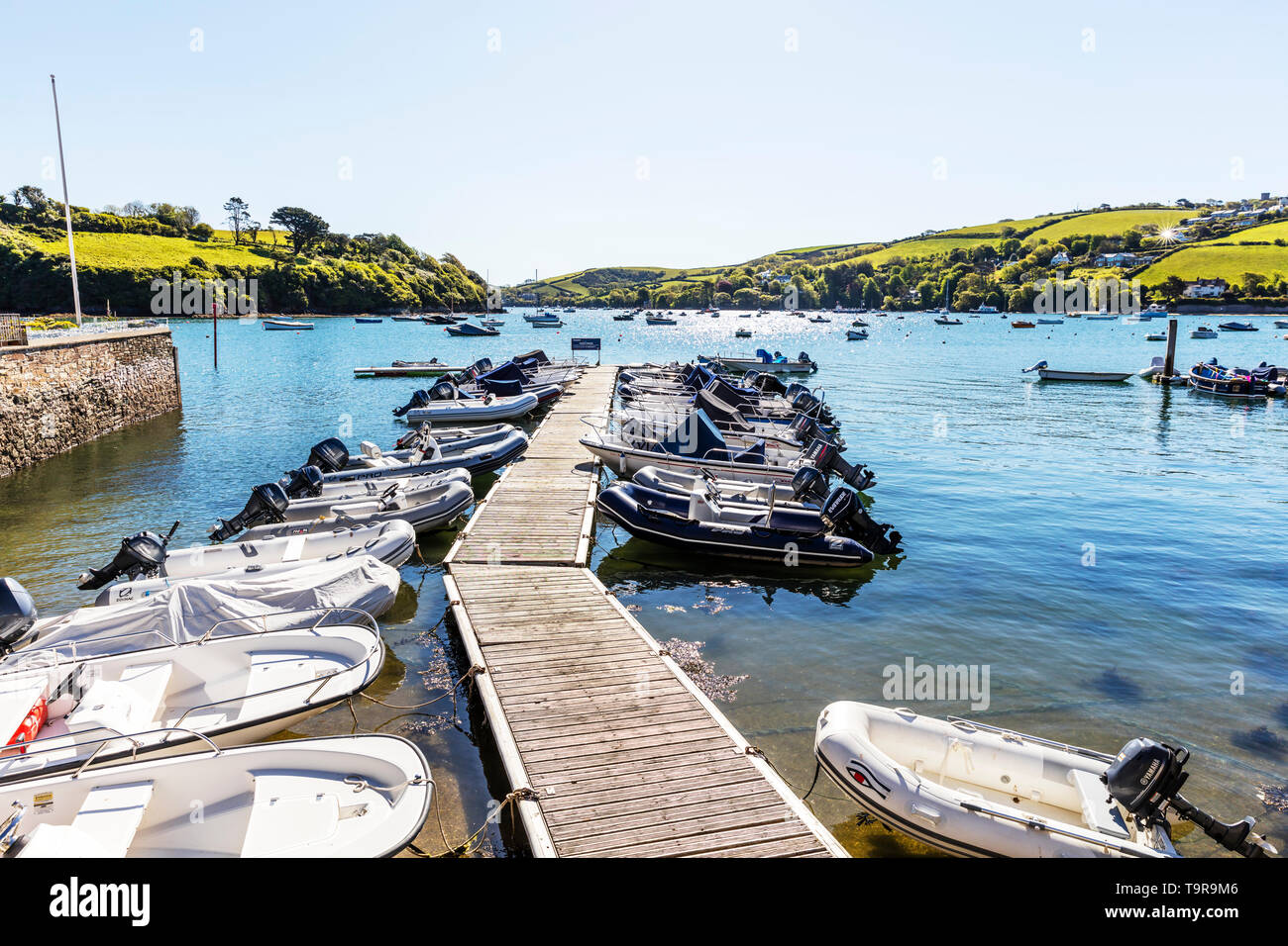 Salcombe Harbour, Salcome, Devon, UK, England, Salcombe Harbour Boote, Steg, Boot, Boote, Salcombe Harbour, Hafen, Häfen, Devon, Salcombe Stadt Stockfoto