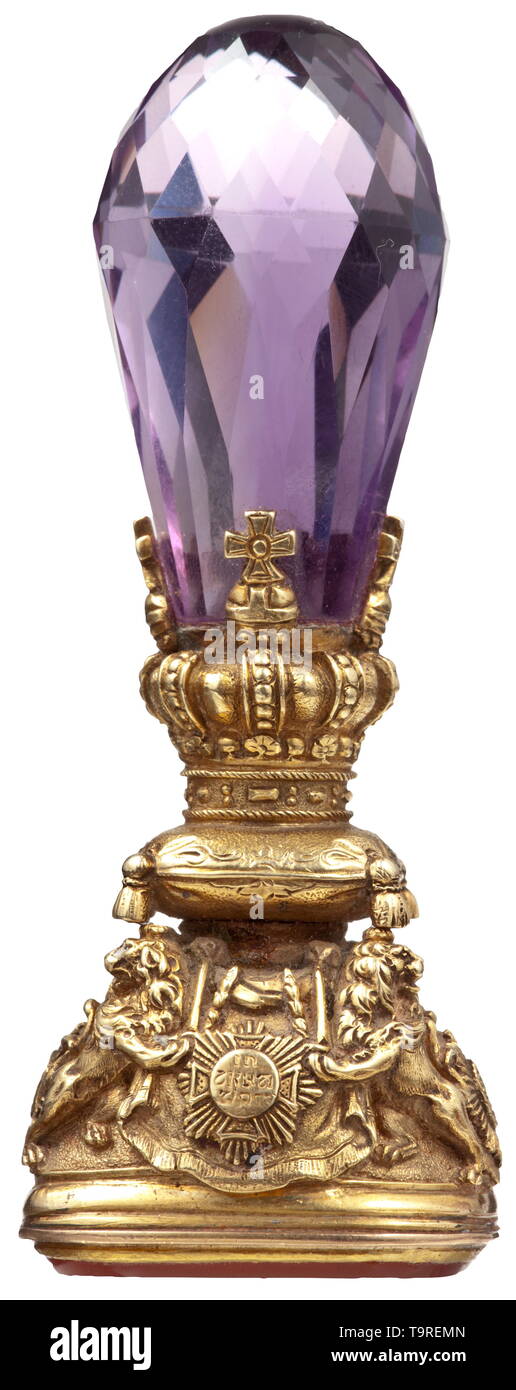 König Ludwig II von Bayern (1845 - 1886) - ein Royal Sea l Golden Montage in Relief dekoriert, in der einen und einem großen Schnitt amethyst geformt, die Oberfläche der Dichtung von einer rechteckigen Karneol mit den tief gemeißelt, große bayerische Wappen über dem Nacken von der Bestellung erfolgt, überragt von der Hermelin Mantel und Krone. Die goldenen Montage besteht aus dem Bayerischen Royal Crown auf der Krönung Kissen, vom Bayerischen Löwen mit Schwertern durchgeführt, mit der Bestellung des Haus Ritter von St. Hubert, um die Militärische's Haus Ritter St. Georg, der, Additional-Rights - Clearance-Info - Not-Available Stockfoto