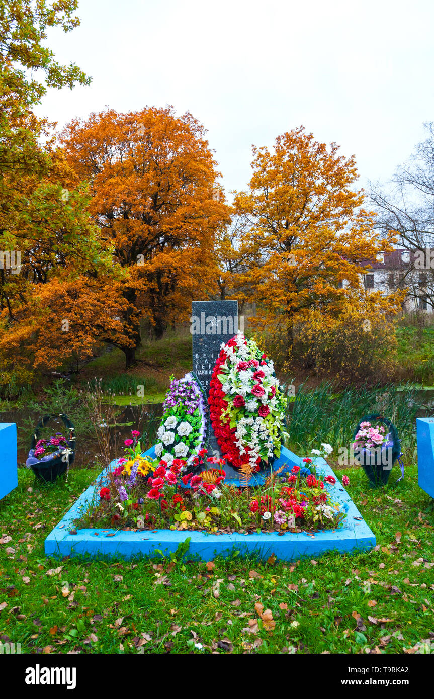 In Weliki Nowgorod, Russland - 12. Oktober 2017. Massengrab von sowjetischen Soldaten, die während des Großen Vaterländischen Krieges von 1941-1945, Januar 1944 Stockfoto