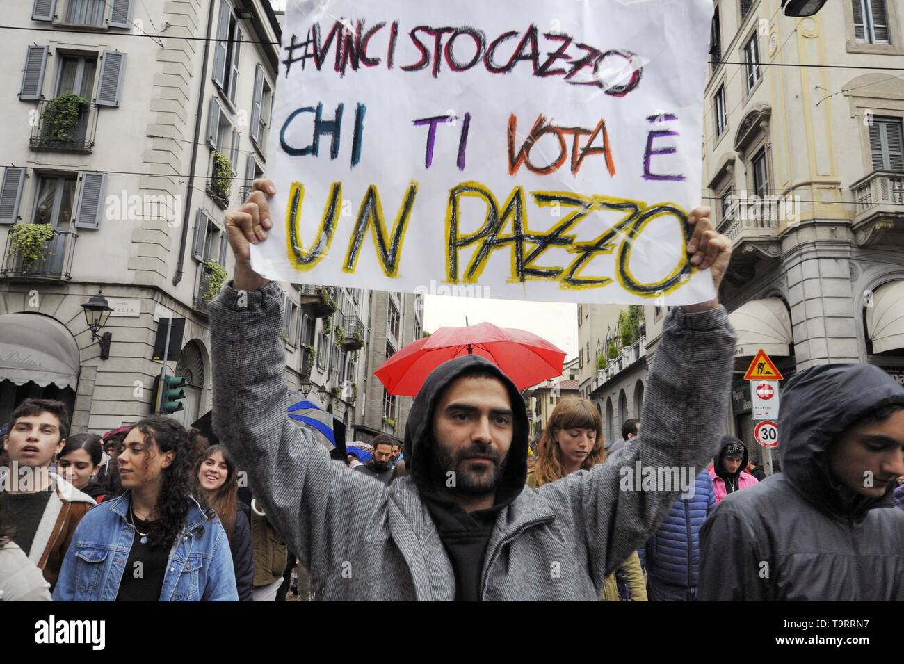 Mailand, 18. Mai 2019, protestdemonstration von demokratischen Gruppen und Organisationen gegen eine Versammlung von souverainist und faschistischen Europäischen Parteien mit der Anwesenheit von Matteo Salvini, Marine Lepen und anderen extrem rechten politischen Führer Stockfoto