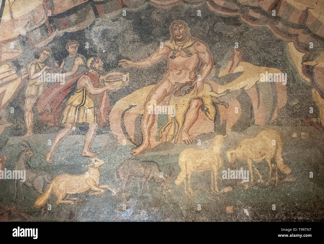 Polyphemus empfangen einen Becher Wein von Ulysses, römische Mosaik in der Villa Romana del Casale, Piazza Armerina, Sizilien. Stockfoto