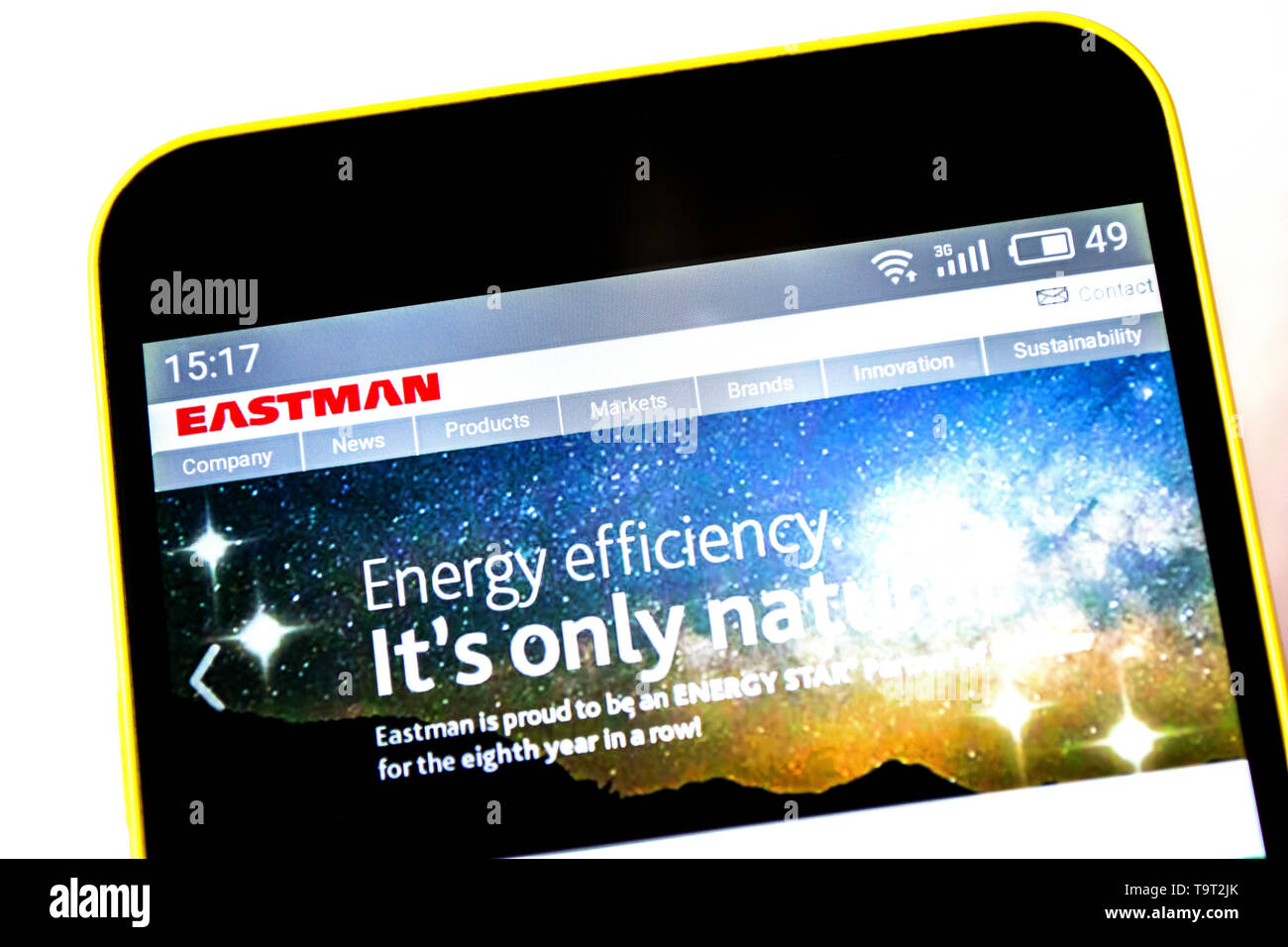 Berdyansk, Ukraine - 5. Mai 2019: Illustrative Editorial von Eastman Chemical Website Homepage. Eastman Chemical Logo sichtbar auf dem Bildschirm des Telefons. Stockfoto