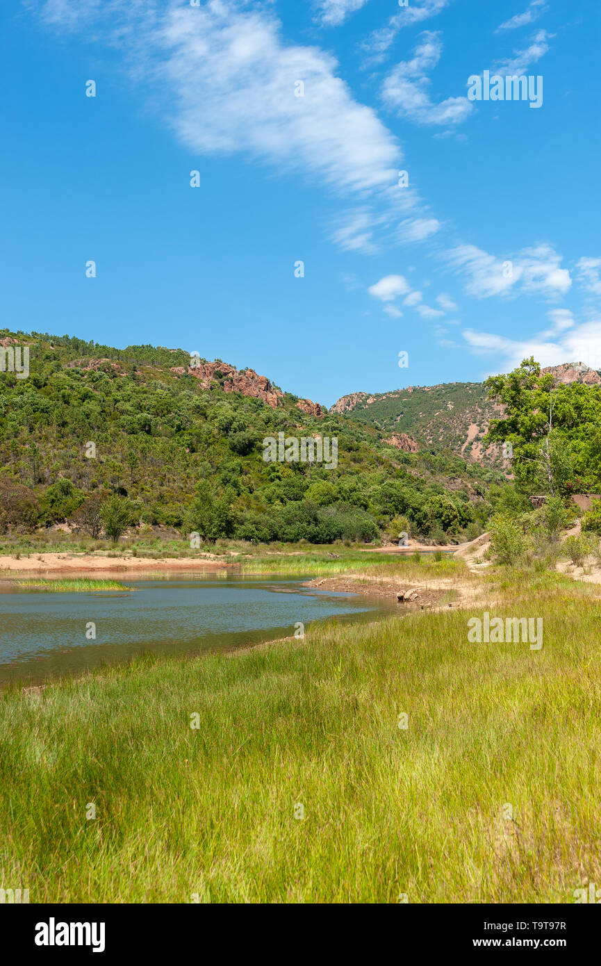 Esterel Massif, der See in der Schlucht Grenouillet Grenouillet, Saint-Raphael, Var, Provence-Alpes-Cote d'Azur, Frankreich, Europa Stockfoto