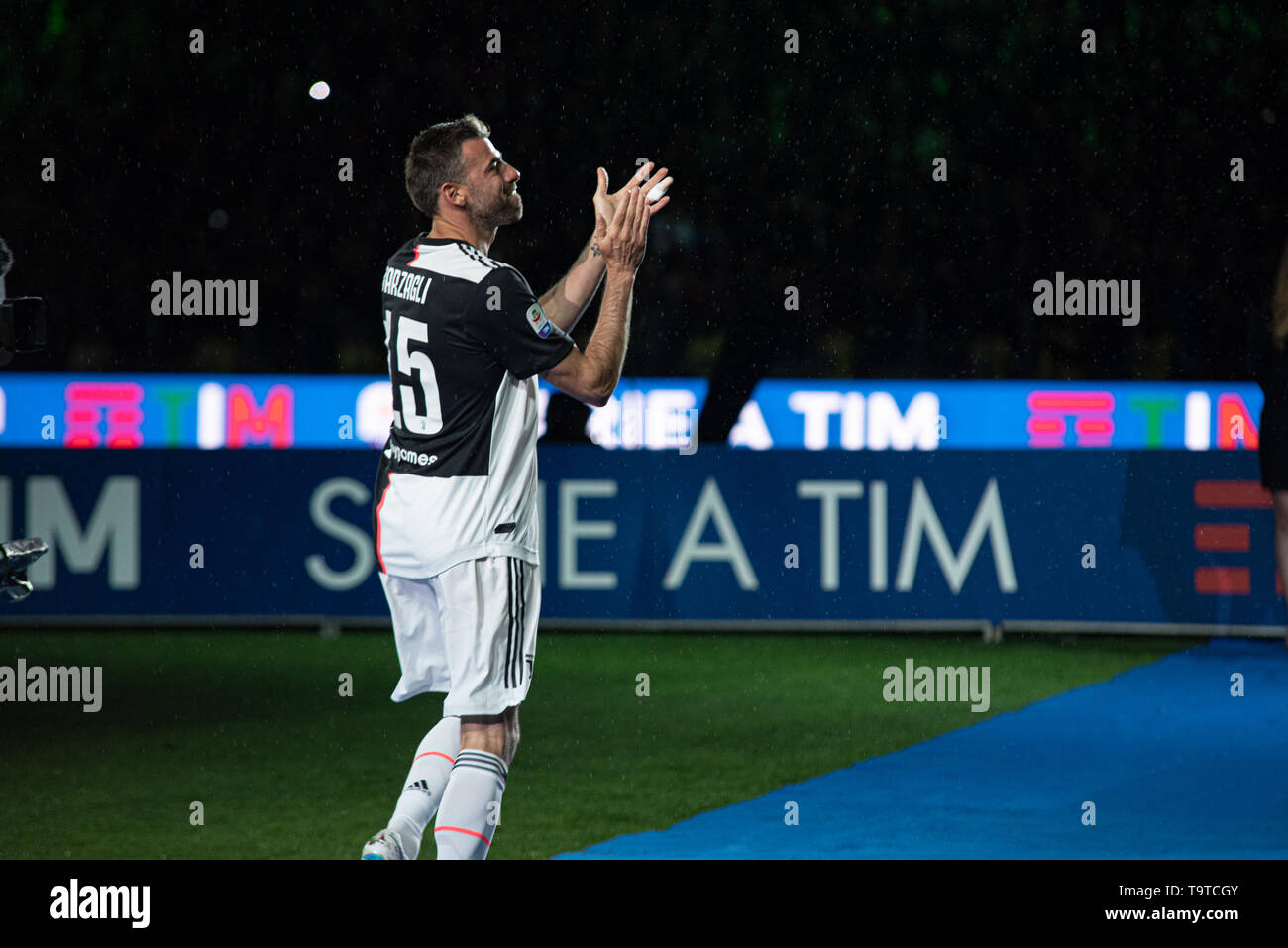 Andrea BARZAGLI von Juventus Turin feiert die Meisterschaft Sieg während der Serie A, Fußballspiel. Juventus vs Atalanta. Endstand war 1-1 an der Allia Stockfoto