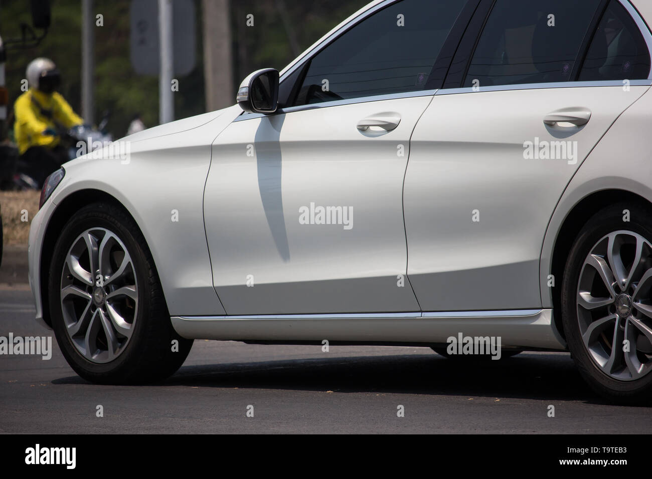 Chiangmai, Thailand - 30 April 2019: Luxus-PKW Mercedes Benz C 200. Foto bei radialen Straße Nr. 1001 nördlich von Chiang Mai City. Stockfoto