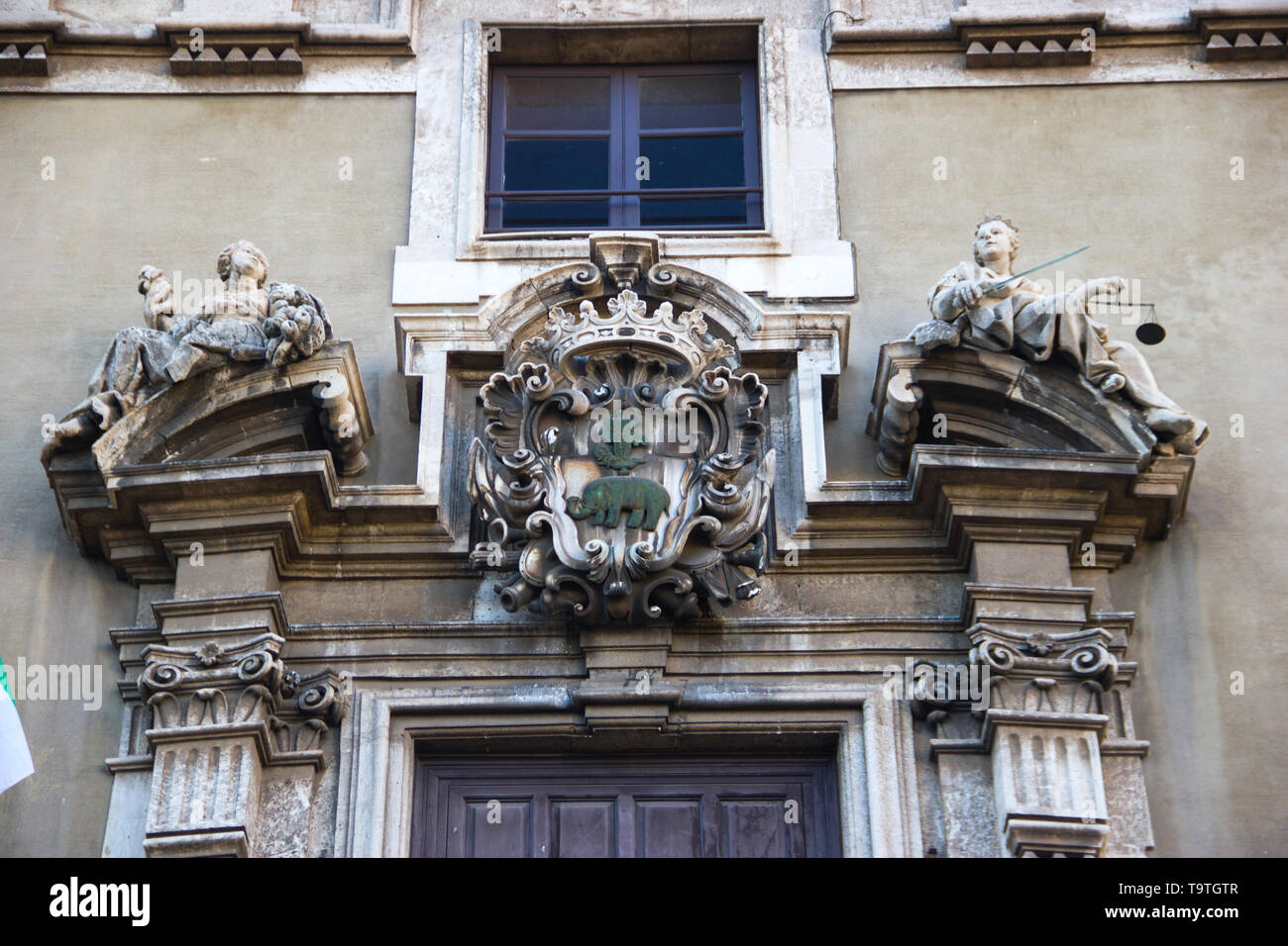 Catania barocke Gebäude Detail des Ornaments, einen Balkon, einen wunderschönen historischen Dekoration Stockfoto
