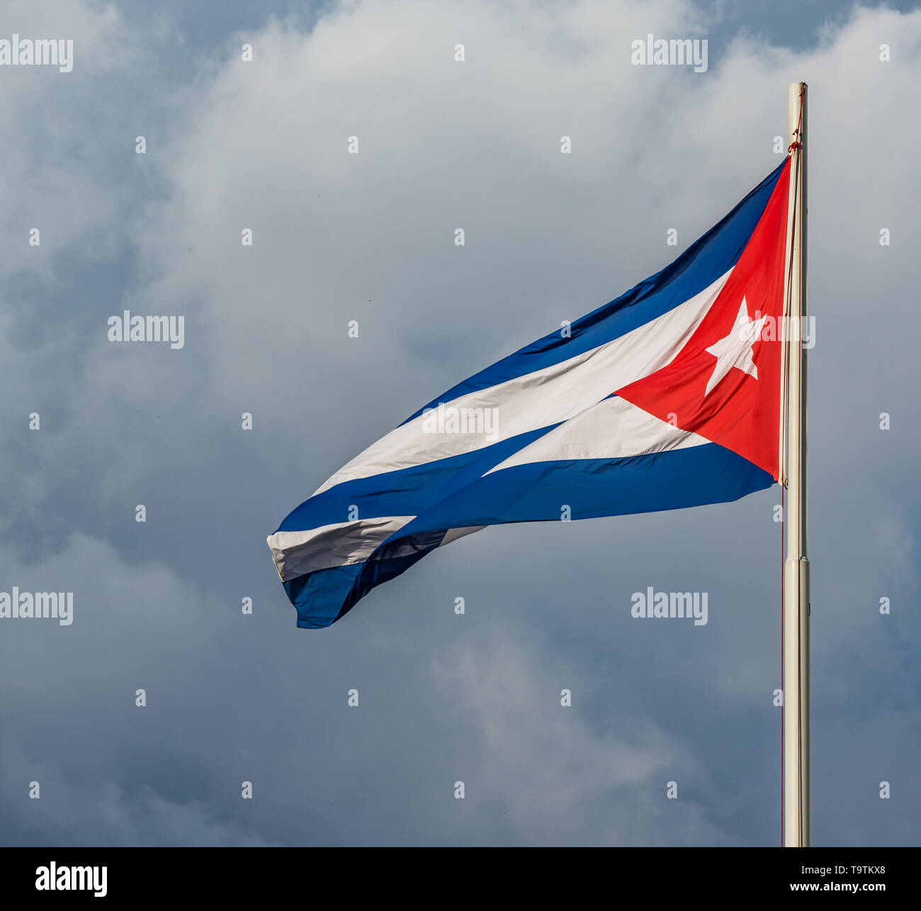 Kubanische Flagge von rechts nach links Stockfoto