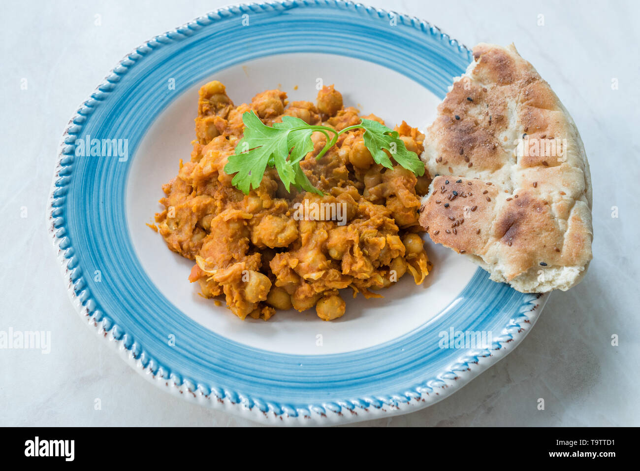 Chole oder Chana Masala oder pikant Kichererbsen ist traditionell Nordindische Hauptgericht Rezept und in der Regel mit bhature oder Roti/Naan serviert. Ökologische Lebensmittel. Stockfoto