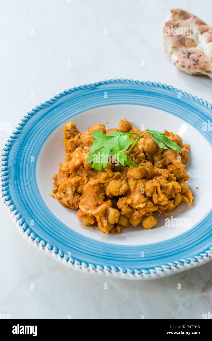 Chole oder Chana Masala oder pikant Kichererbsen ist traditionell Nordindische Hauptgericht Rezept und in der Regel mit bhature oder Roti/Naan serviert. Ökologische Lebensmittel. Stockfoto