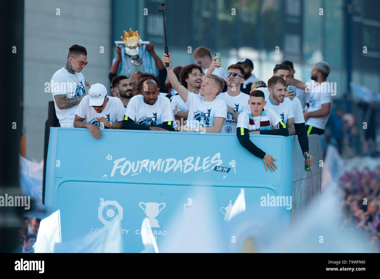 Manchester. 20 Mai, 2019. Von Manchester City Spieler und die Fans feiern im Stadtzentrum von Manchester nach Ihrem Team die inländischen Höhen der Meisterschaft in Manchester, Großbritannien am 20. Mai 2019 gewonnen. Credit: Jon Super/Xinhua/Alamy leben Nachrichten Stockfoto